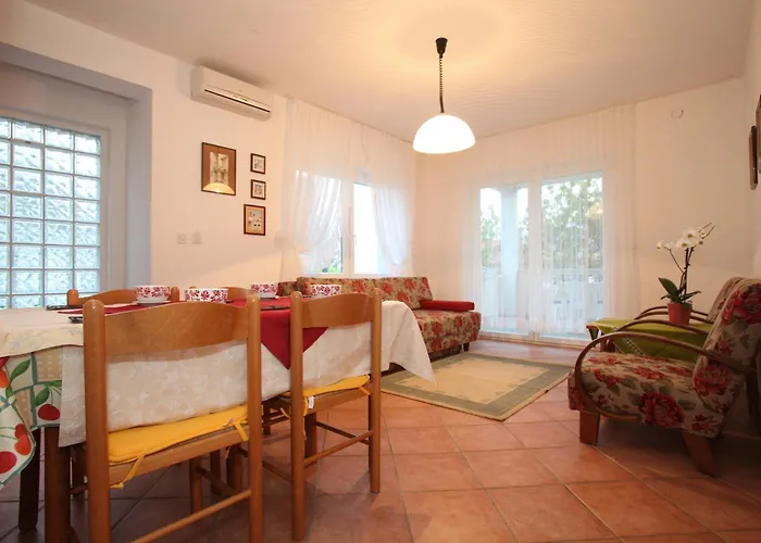 Apartment With Parking Spaces Baska, Krk - 19581 Baska (Krk)